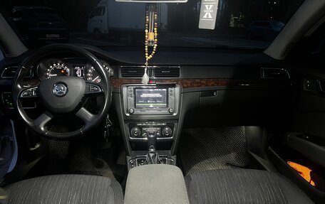 Skoda Superb III рестайлинг, 2013 год, 1 350 000 рублей, 10 фотография