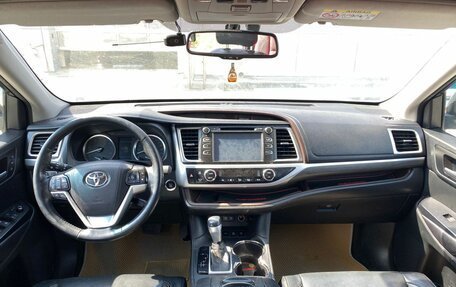 Toyota Highlander III, 2017 год, 3 590 000 рублей, 3 фотография