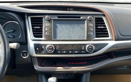 Toyota Highlander III, 2017 год, 3 590 000 рублей, 4 фотография