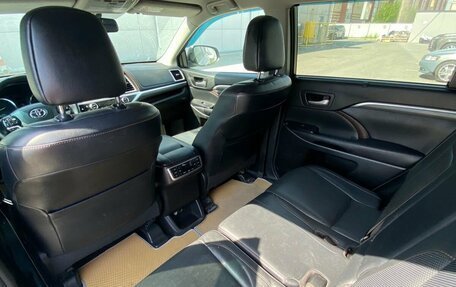 Toyota Highlander III, 2017 год, 3 590 000 рублей, 6 фотография