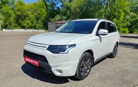 Mitsubishi Outlander III рестайлинг 3, 2012 год, 1 350 000 рублей, 1 фотография
