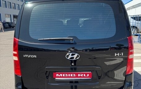Hyundai H-1 II рестайлинг, 2010 год, 1 750 000 рублей, 2 фотография