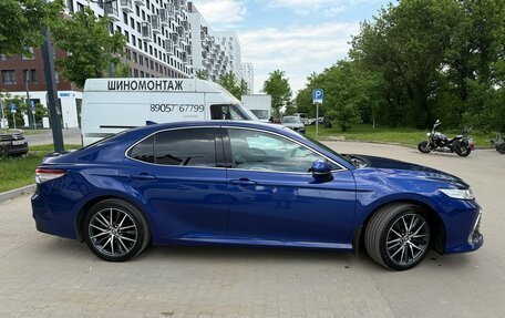 Toyota Camry, 2021 год, 3 300 000 рублей, 6 фотография