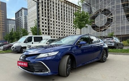 Toyota Camry, 2021 год, 3 300 000 рублей, 2 фотография