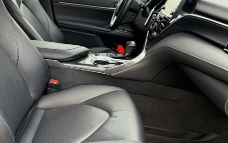 Toyota Camry, 2021 год, 3 300 000 рублей, 10 фотография