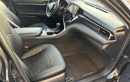 Toyota Camry, 2021 год, 2 250 000 рублей, 4 фотография