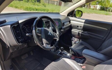 Mitsubishi Outlander III рестайлинг 3, 2012 год, 1 350 000 рублей, 9 фотография