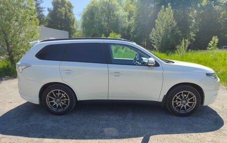Mitsubishi Outlander III рестайлинг 3, 2012 год, 1 350 000 рублей, 4 фотография