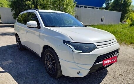 Mitsubishi Outlander III рестайлинг 3, 2012 год, 1 350 000 рублей, 3 фотография