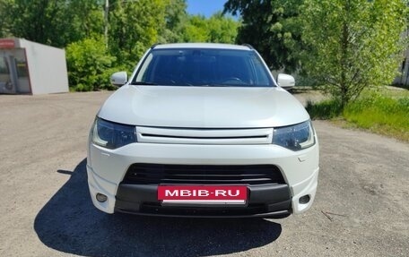 Mitsubishi Outlander III рестайлинг 3, 2012 год, 1 350 000 рублей, 2 фотография