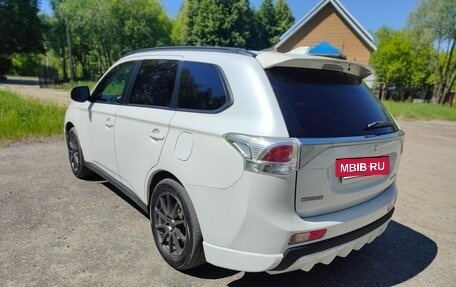 Mitsubishi Outlander III рестайлинг 3, 2012 год, 1 350 000 рублей, 7 фотография