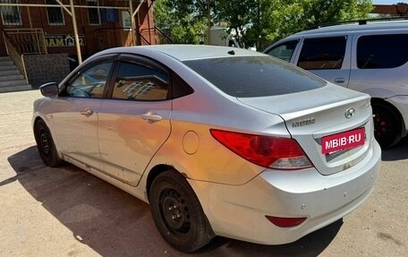 Hyundai Solaris II рестайлинг, 2011 год, 520 000 рублей, 3 фотография