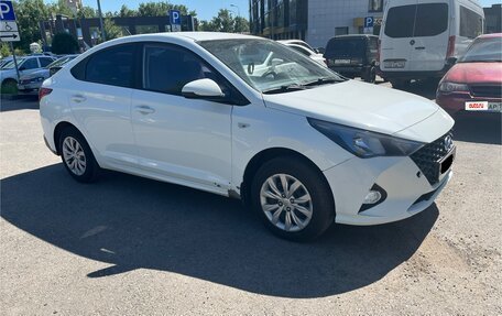 Hyundai Solaris II рестайлинг, 2020 год, 900 000 рублей, 5 фотография