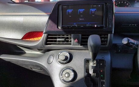 Toyota Sienta II, 2022 год, 1 500 000 рублей, 14 фотография