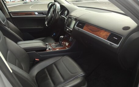 Volkswagen Touareg III, 2010 год, 1 680 000 рублей, 11 фотография