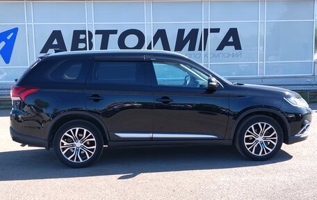 Mitsubishi Outlander III рестайлинг 3, 2018 год, 1 987 000 рублей, 3 фотография
