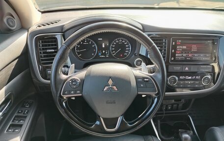 Mitsubishi Outlander III рестайлинг 3, 2018 год, 1 987 000 рублей, 6 фотография