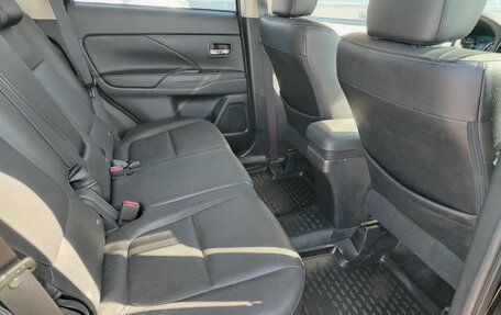 Mitsubishi Outlander III рестайлинг 3, 2018 год, 1 987 000 рублей, 18 фотография