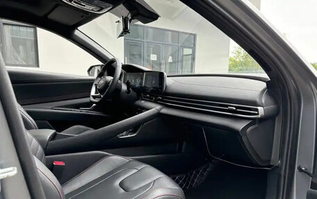 Hyundai Elantra, 2024 год, 1 780 000 рублей, 13 фотография