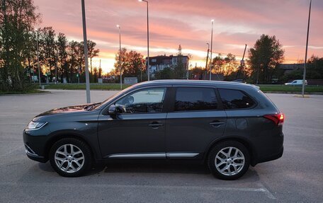Mitsubishi Outlander III рестайлинг 3, 2017 год, 1 750 000 рублей, 2 фотография