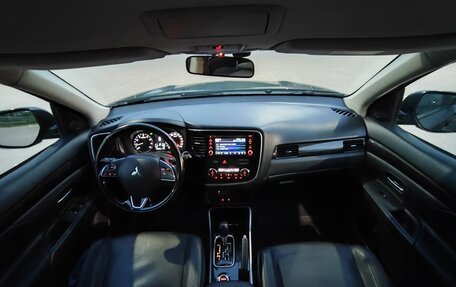 Mitsubishi Outlander III рестайлинг 3, 2017 год, 1 750 000 рублей, 8 фотография