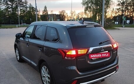 Mitsubishi Outlander III рестайлинг 3, 2017 год, 1 750 000 рублей, 6 фотография