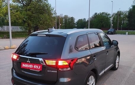 Mitsubishi Outlander III рестайлинг 3, 2017 год, 1 750 000 рублей, 5 фотография