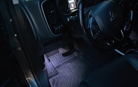 Mitsubishi Outlander III рестайлинг 3, 2017 год, 1 750 000 рублей, 13 фотография