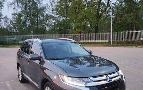 Mitsubishi Outlander III рестайлинг 3, 2017 год, 1 750 000 рублей, 4 фотография
