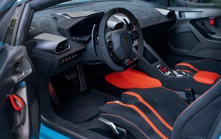 Lamborghini Huracán, 2022 год, 33 900 000 рублей, 10 фотография