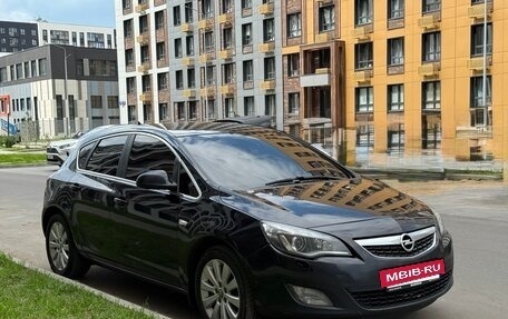 Opel Astra J, 2010 год, 700 000 рублей, 2 фотография