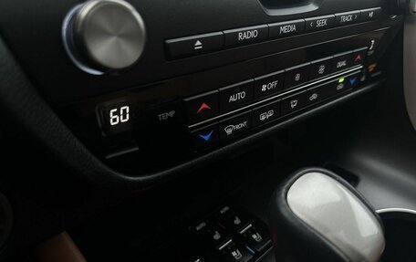 Lexus RX IV рестайлинг, 2021 год, 5 150 000 рублей, 15 фотография
