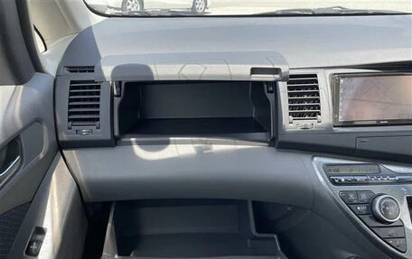 Toyota ISis I, 2017 год, 1 250 000 рублей, 17 фотография