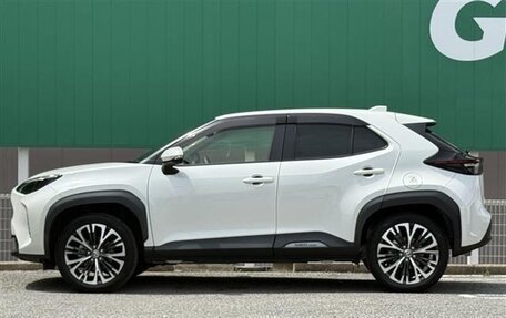 Toyota Yaris Cross, 2022 год, 1 550 000 рублей, 3 фотография