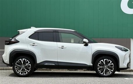 Toyota Yaris Cross, 2022 год, 1 550 000 рублей, 4 фотография