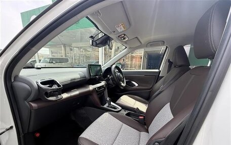 Toyota Yaris Cross, 2022 год, 1 550 000 рублей, 11 фотография