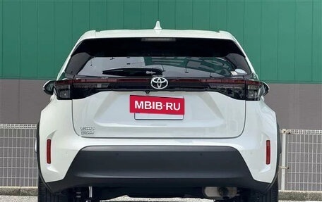 Toyota Yaris Cross, 2022 год, 1 550 000 рублей, 7 фотография
