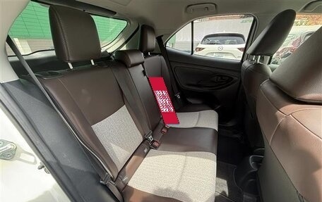 Toyota Yaris Cross, 2022 год, 1 550 000 рублей, 14 фотография