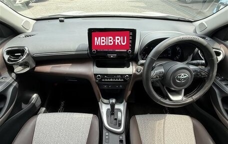 Toyota Yaris Cross, 2022 год, 1 550 000 рублей, 9 фотография