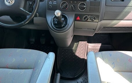 Volkswagen Transporter T5 рестайлинг, 2006 год, 1 590 000 рублей, 15 фотография