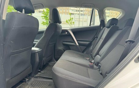 Toyota RAV4, 2018 год, 2 600 000 рублей, 11 фотография