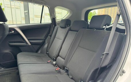 Toyota RAV4, 2018 год, 2 600 000 рублей, 10 фотография