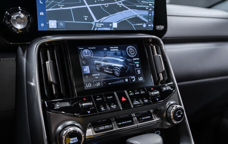 Lexus LX, 2023 год, 17 000 000 рублей, 16 фотография