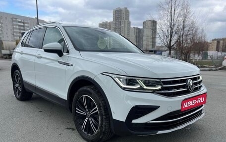 Volkswagen Tiguan II, 2021 год, 2 950 000 рублей, 2 фотография