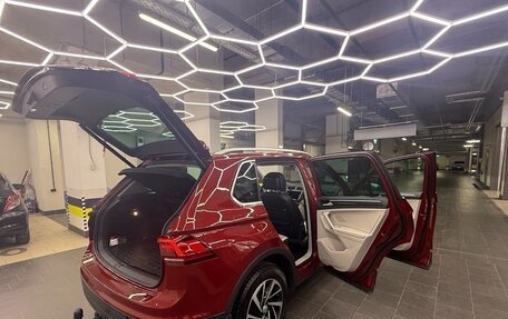 Volkswagen Tiguan II, 2018 год, 2 500 000 рублей, 2 фотография
