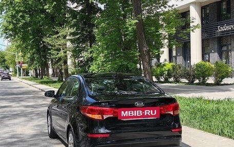 KIA Rio III рестайлинг, 2017 год, 1 390 000 рублей, 2 фотография