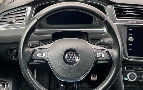 Volkswagen Tiguan II, 2018 год, 2 590 000 рублей, 13 фотография
