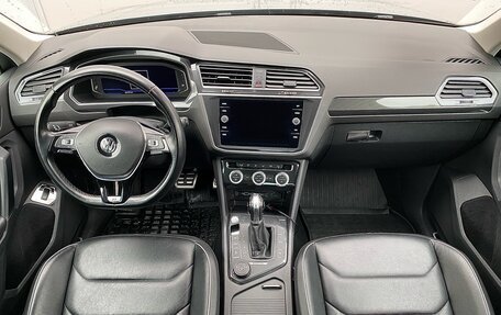 Volkswagen Tiguan II, 2018 год, 2 590 000 рублей, 19 фотография