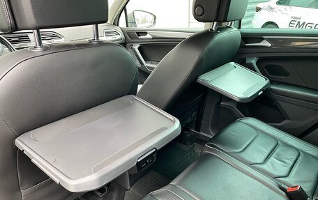 Volkswagen Tiguan II, 2018 год, 2 590 000 рублей, 21 фотография