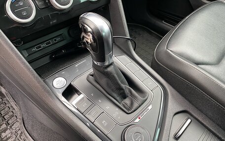 Volkswagen Tiguan II, 2018 год, 2 590 000 рублей, 18 фотография